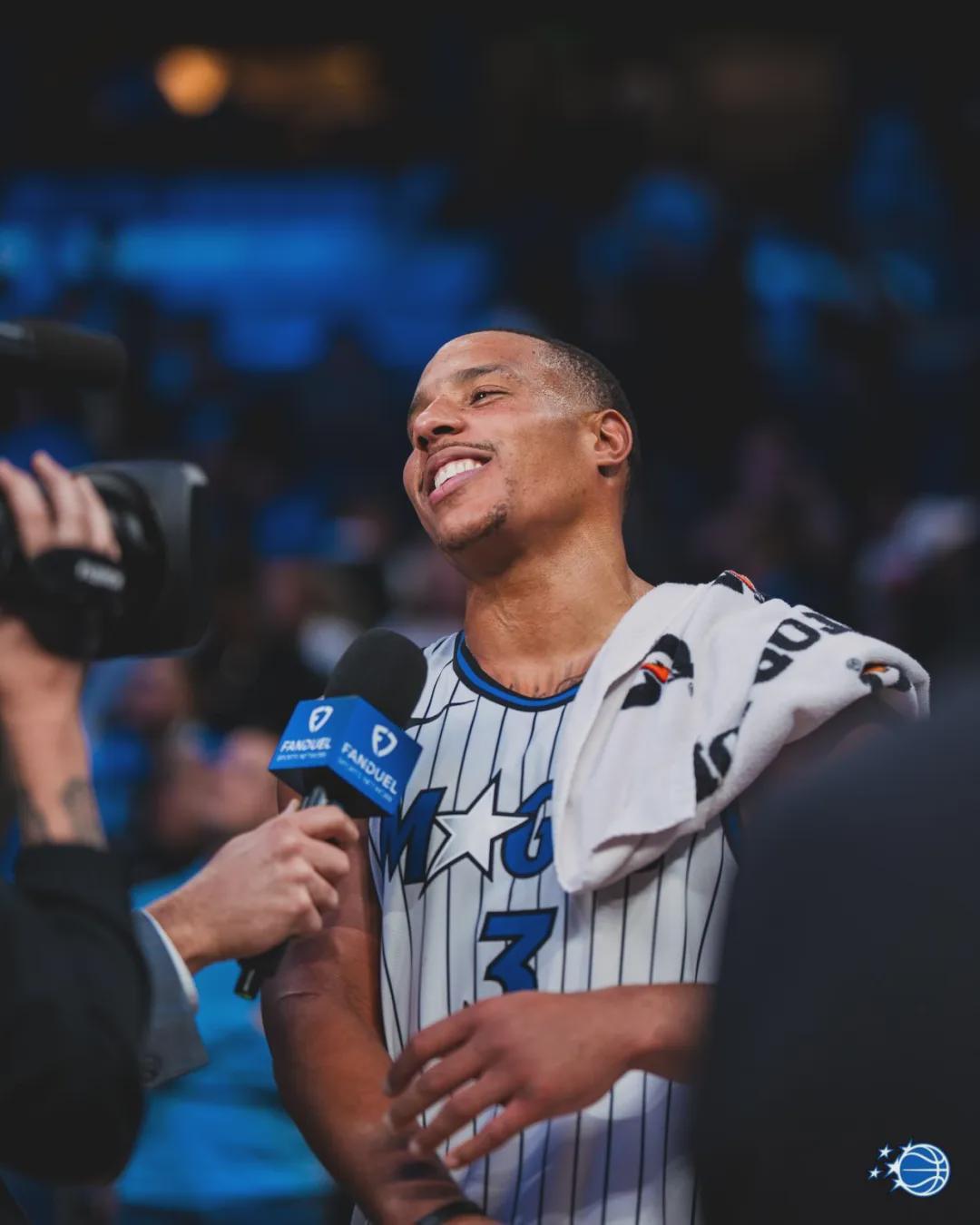 场均25.9分！三分53.7%！7换1神级交易