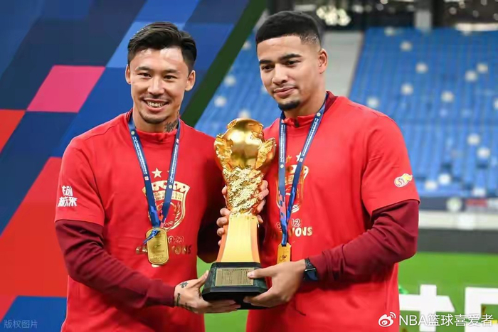 海港后防大换血，超级杯雨战国安，谁将笑傲南京？|上海海港|北京国安|卫冕冠军|穆斯卡特|贺惯_新浪体育_新浪新闻