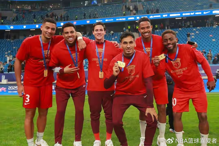 海港后防大换血，超级杯雨战国安，谁将笑傲南京？|上海海港|北京国安|卫冕冠军|穆斯卡特|贺惯_新浪体育_新浪新闻