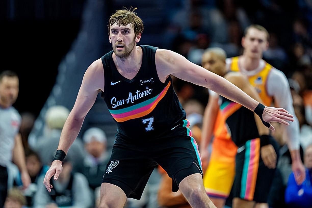 lol竞猜-表现正在逐渐下滑，马刺替补中锋的这份长约可能会成为垃圾合同？