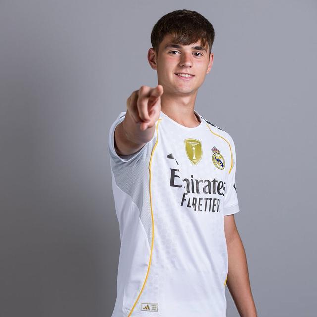 s15竞猜-姆总伤愈战曼城！皇马大名单连刮4张18岁彩票，底牌有多硬？