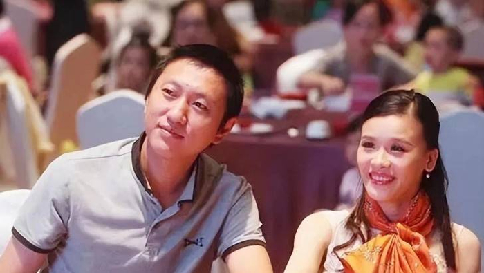 lol竞猜-瘫痪28年桑兰现状：45岁仍白皙漂亮，嫁资产千万老公，儿子已12岁|黄健|全运会|跳马|摘金|体操_新浪体育_新浪新闻