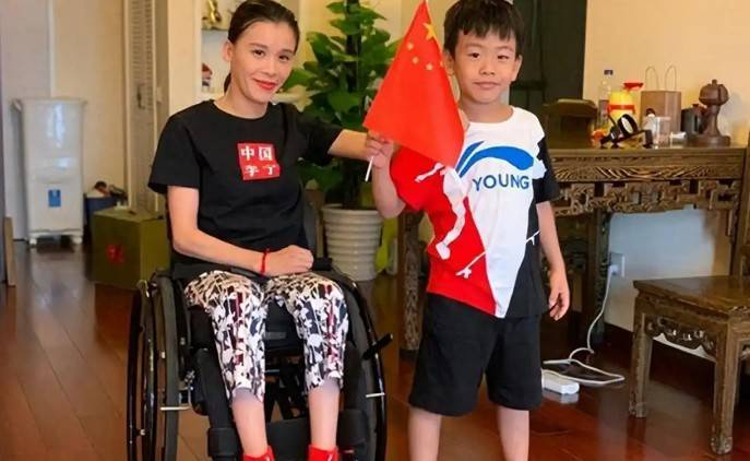 lol竞猜-瘫痪28年桑兰现状：45岁仍白皙漂亮，嫁资产千万老公，儿子已12岁|黄健|全运会|跳马|摘金|体操_新浪体育_新浪新闻