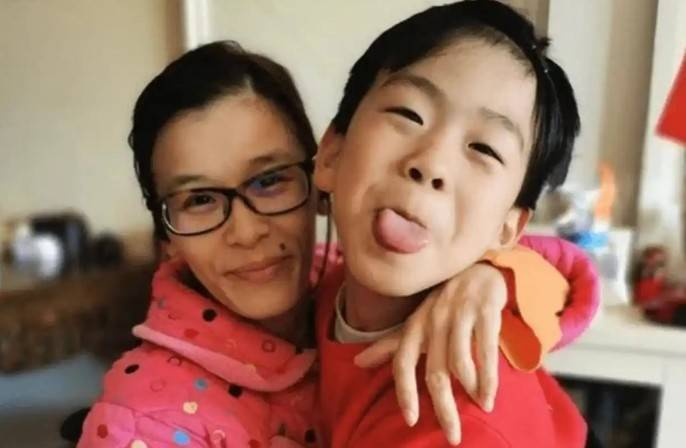 lol竞猜-瘫痪28年桑兰现状：45岁仍白皙漂亮，嫁资产千万老公，儿子已12岁|黄健|全运会|跳马|摘金|体操_新浪体育_新浪新闻